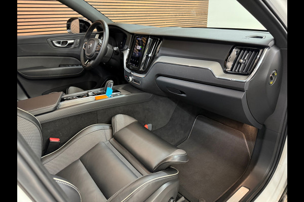 Volvo XC60 2.0 T6 Ultimate Dark R-Design Plug-in Hybrid Recharge | Facelift | 21 Inch | Pano | Leder