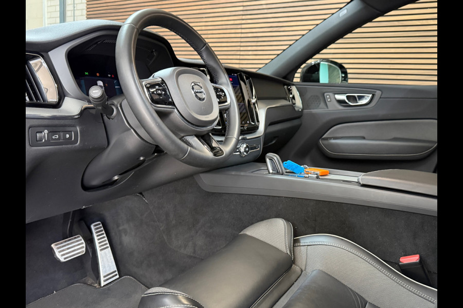 Volvo XC60 2.0 T6 Ultimate Dark R-Design Plug-in Hybrid Recharge | Facelift | 21 Inch | Pano | Leder