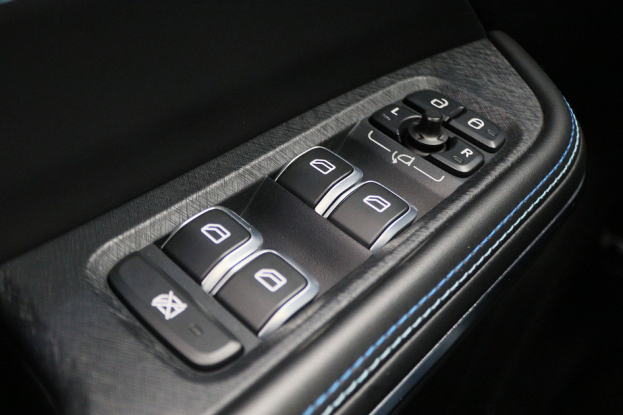 Lynk & Co 01 1.5 Plug-in Hybrid Automaat Two-Tone, 360° Camera, Panoramadak, ACC, Keyless, Navigatie, PDC, LED, 20''