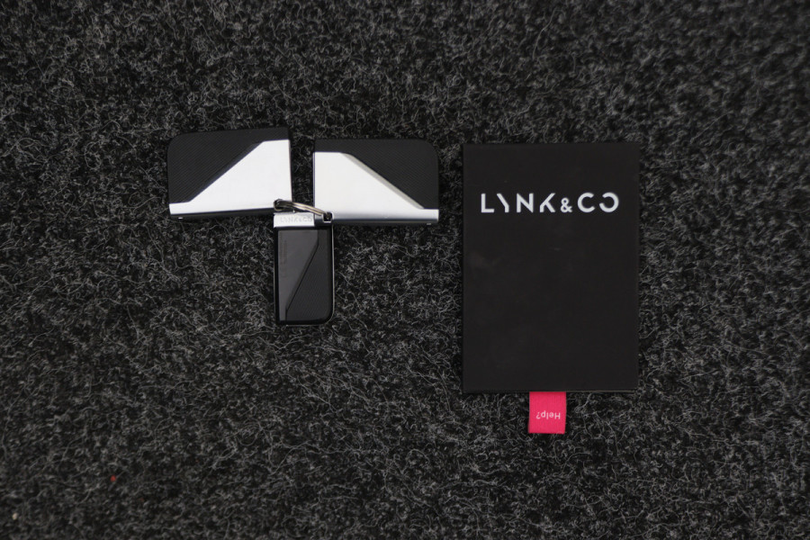 Lynk & Co 01 1.5 Plug-in Hybrid Automaat Two-Tone, 360° Camera, Panoramadak, ACC, Keyless, Navigatie, PDC, LED, 20''