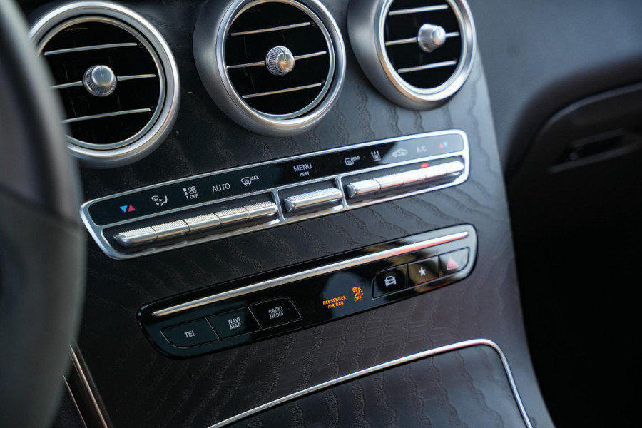 Mercedes-Benz GLC 300e 4MATIC Business Solution AMG Panoramadak Adapt. Cruise Leer/Alcantara Memory 20”LM