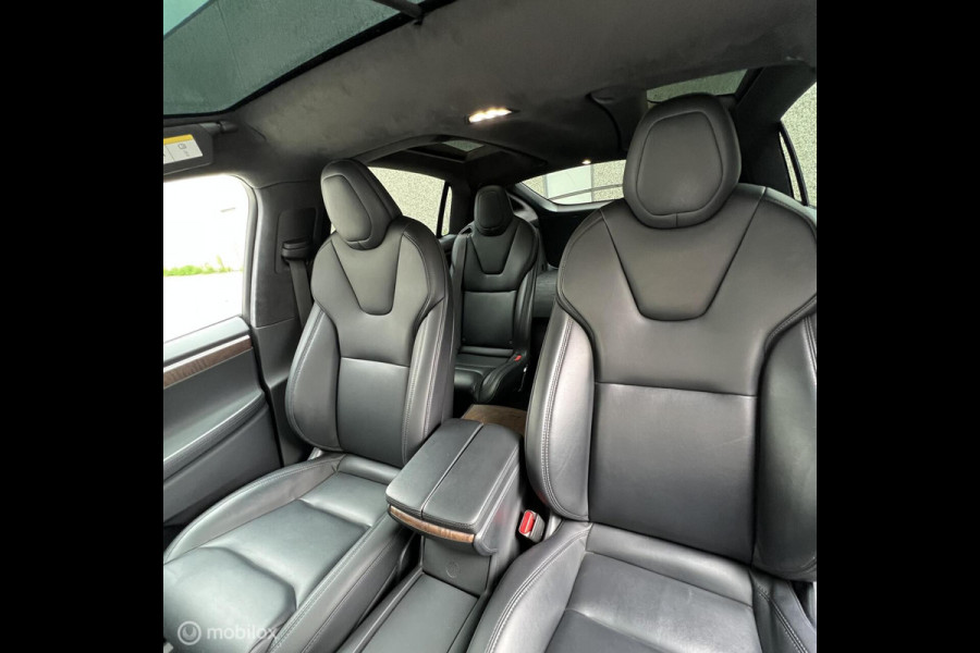 Tesla Model X LONG RANGE PLUS Grijs Trekhaak 6 Zitplaatsen