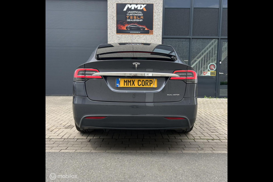 Tesla Model X LONG RANGE PLUS Grijs Trekhaak 6 Zitplaatsen