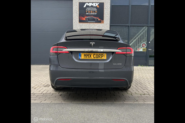 Tesla Model X LONG RANGE PLUS Grijs Trekhaak 6 Zitplaatsen
