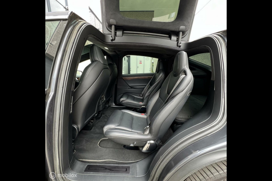 Tesla Model X LONG RANGE PLUS Grijs Trekhaak 6 Zitplaatsen