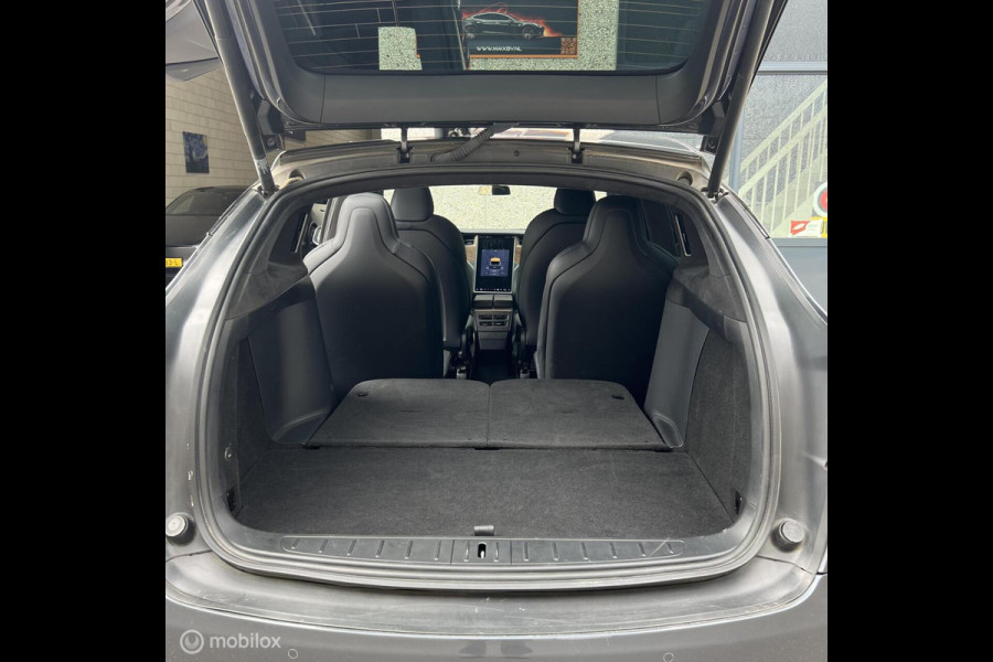 Tesla Model X LONG RANGE PLUS Grijs Trekhaak 6 Zitplaatsen