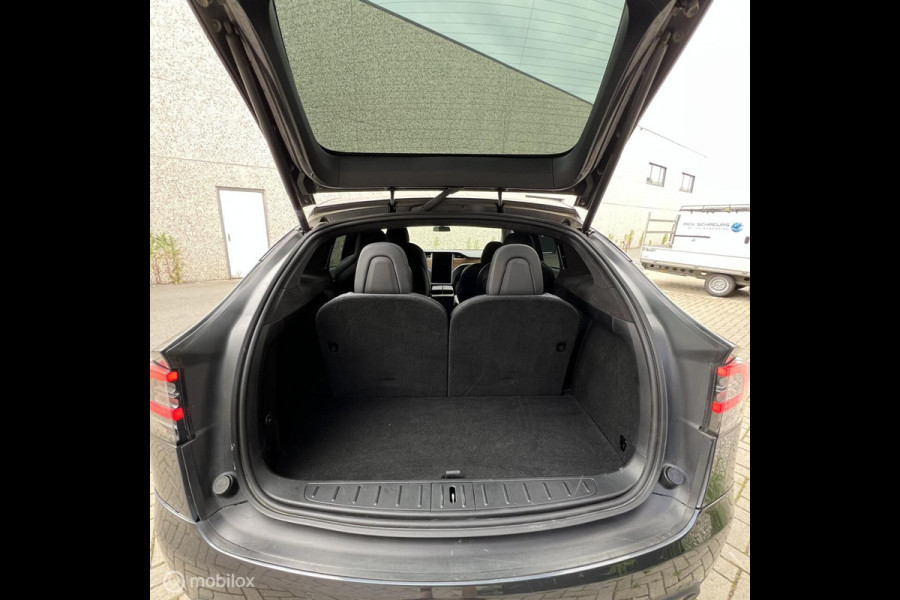 Tesla Model X LONG RANGE PLUS Grijs Trekhaak 6 Zitplaatsen