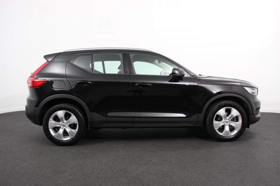 Volvo XC40 1.5 T3 163 pk Automaat Momentum | Navigatie | Apple Carplay / Android Auto | Parkeersensor achter | Adaptive Cruise Control | Virtual Cockpit | Stoelverwarming | LED kop- en mistlampen | Sensus Connect met High Performance Sound | Inductielader | Lane Assist