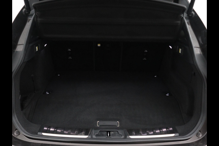 Jaguar F-Pace P400e PHEV R-Dynamic SE