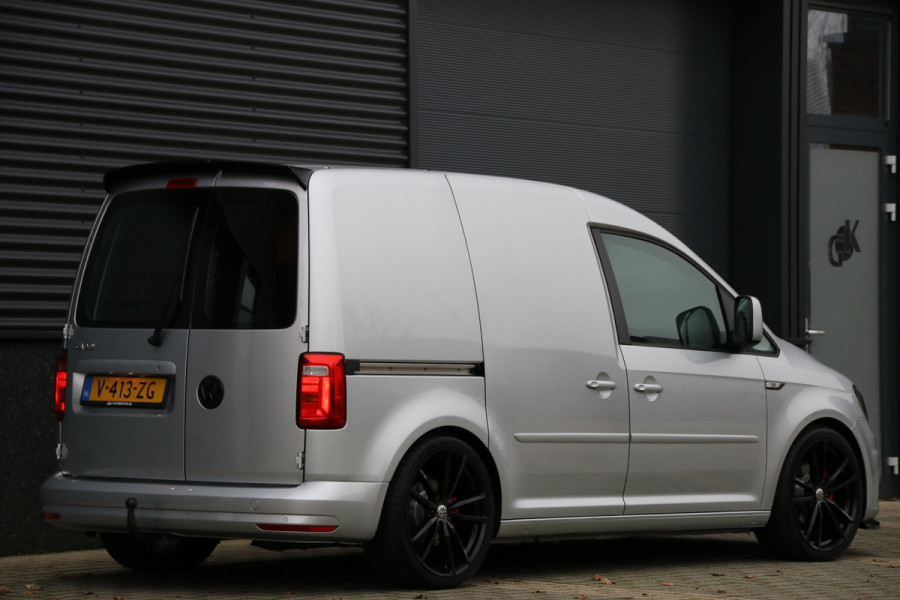 Volkswagen Caddy 2.0 TDI | CarPlay | PDC | Cruise control | Trekhaak | Airco | NAP Logisch | Schroefset | Spoilerset | Nieuwe APK | Euro 6