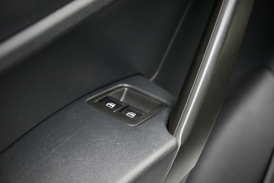 Volkswagen Caddy 2.0 TDI | CarPlay | PDC | Cruise control | Trekhaak | Airco | NAP Logisch | Schroefset | Spoilerset | Nieuwe APK | Euro 6