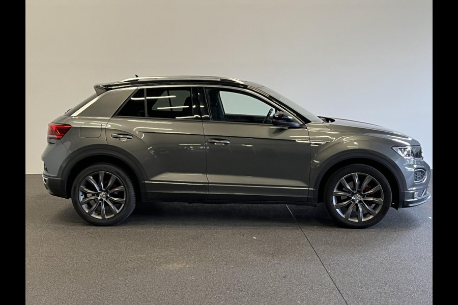 Volkswagen T-Roc 1.5 TSI 150pk DSG R-line Panoramadak Trekhaak Navigatie Apple Carplay/Android Auto Camera Parkeersensoren Adaptive Cruise Control Elektrische achterklep Getinte ramen Climate Control