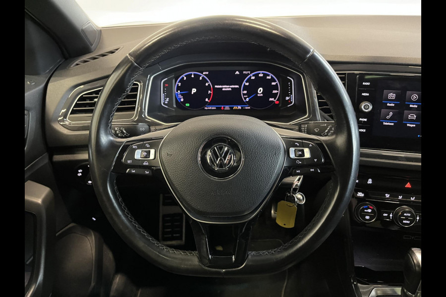 Volkswagen T-Roc 1.5 TSI 150pk DSG R-line Panoramadak Trekhaak Navigatie Apple Carplay/Android Auto Camera Parkeersensoren Adaptive Cruise Control Elektrische achterklep Getinte ramen Climate Control