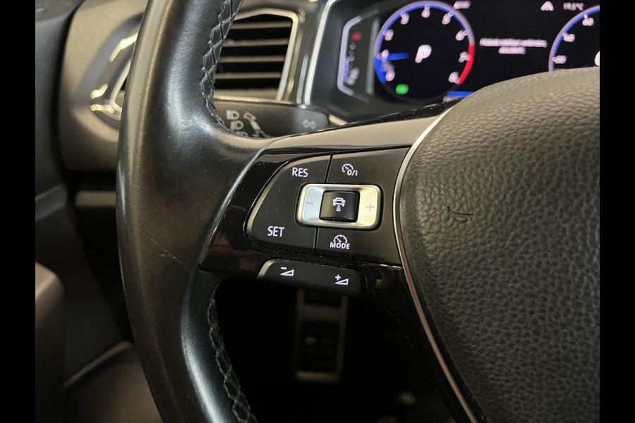 Volkswagen T-Roc 1.5 TSI 150pk DSG R-line Panoramadak Trekhaak Navigatie Apple Carplay/Android Auto Camera Parkeersensoren Adaptive Cruise Control Elektrische achterklep Getinte ramen Climate Control