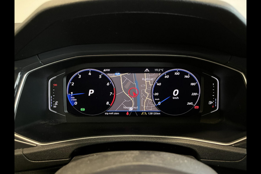 Volkswagen T-Roc 1.5 TSI 150pk DSG R-line Panoramadak Trekhaak Navigatie Apple Carplay/Android Auto Camera Parkeersensoren Adaptive Cruise Control Elektrische achterklep Getinte ramen Climate Control