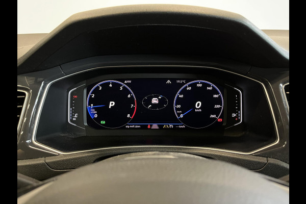 Volkswagen T-Roc 1.5 TSI 150pk DSG R-line Panoramadak Trekhaak Navigatie Apple Carplay/Android Auto Camera Parkeersensoren Adaptive Cruise Control Elektrische achterklep Getinte ramen Climate Control