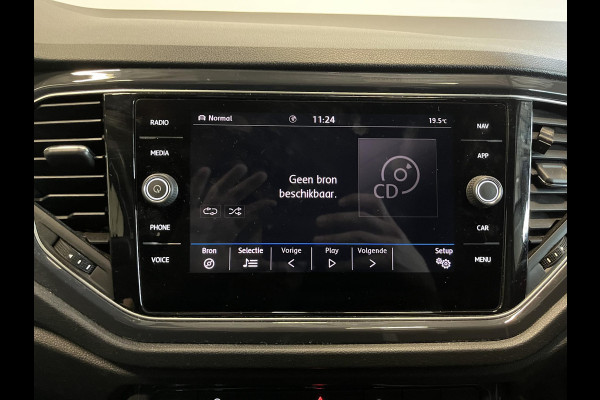 Volkswagen T-Roc 1.5 TSI 150pk DSG R-line Panoramadak Trekhaak Navigatie Apple Carplay/Android Auto Camera Parkeersensoren Adaptive Cruise Control Elektrische achterklep Getinte ramen Climate Control