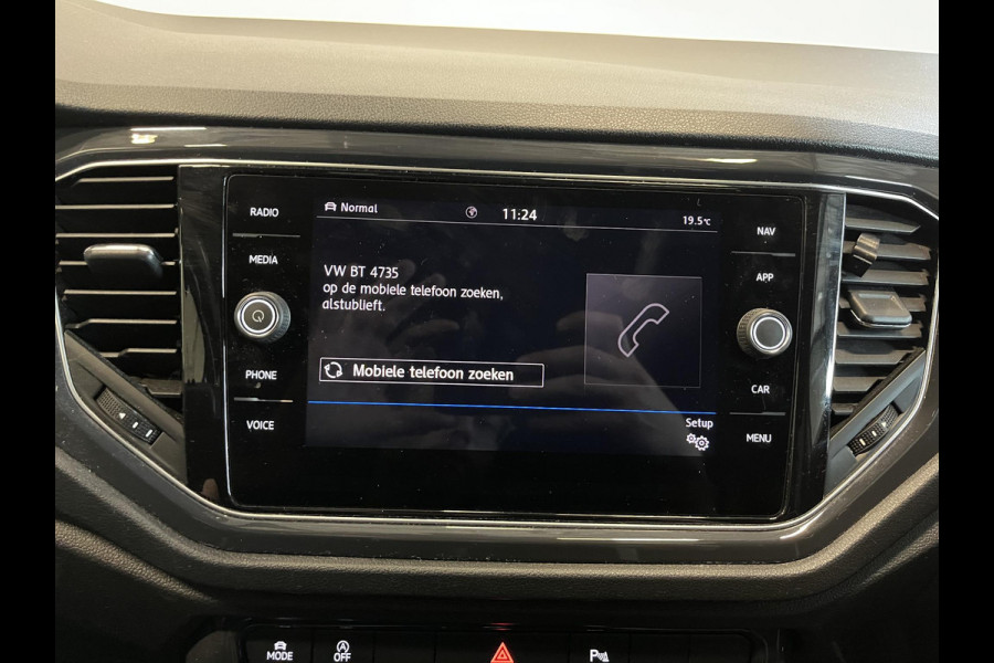 Volkswagen T-Roc 1.5 TSI 150pk DSG R-line Panoramadak Trekhaak Navigatie Apple Carplay/Android Auto Camera Parkeersensoren Adaptive Cruise Control Elektrische achterklep Getinte ramen Climate Control