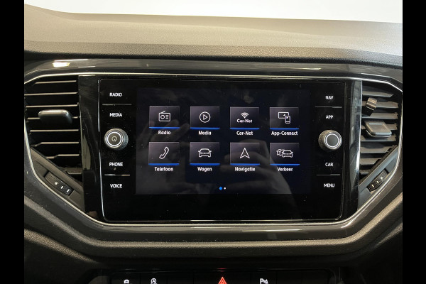 Volkswagen T-Roc 1.5 TSI 150pk DSG R-line Panoramadak Trekhaak Navigatie Apple Carplay/Android Auto Camera Parkeersensoren Adaptive Cruise Control Elektrische achterklep Getinte ramen Climate Control