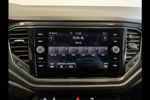 Volkswagen T-Roc 1.5 TSI 150pk DSG R-line Panoramadak Trekhaak Navigatie Apple Carplay/Android Auto Camera Parkeersensoren Adaptive Cruise Control Elektrische achterklep Getinte ramen Climate Control