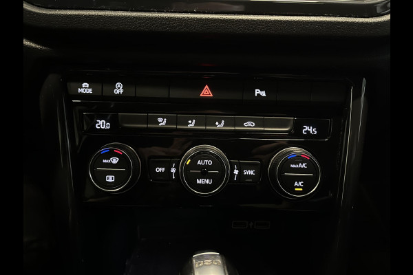 Volkswagen T-Roc 1.5 TSI 150pk DSG R-line Panoramadak Trekhaak Navigatie Apple Carplay/Android Auto Camera Parkeersensoren Adaptive Cruise Control Elektrische achterklep Getinte ramen Climate Control