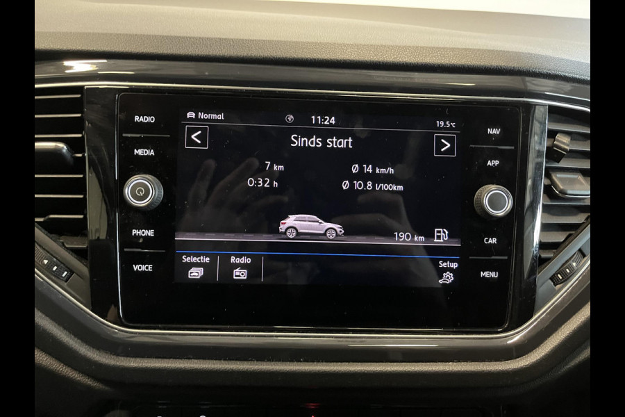 Volkswagen T-Roc 1.5 TSI 150pk DSG R-line Panoramadak Trekhaak Navigatie Apple Carplay/Android Auto Camera Parkeersensoren Adaptive Cruise Control Elektrische achterklep Getinte ramen Climate Control
