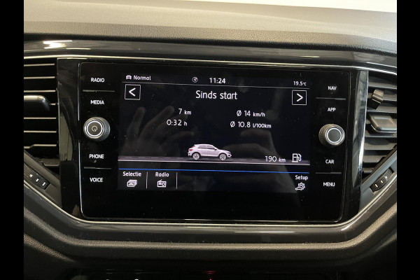 Volkswagen T-Roc 1.5 TSI 150pk DSG R-line Panoramadak Trekhaak Navigatie Apple Carplay/Android Auto Camera Parkeersensoren Adaptive Cruise Control Elektrische achterklep Getinte ramen Climate Control
