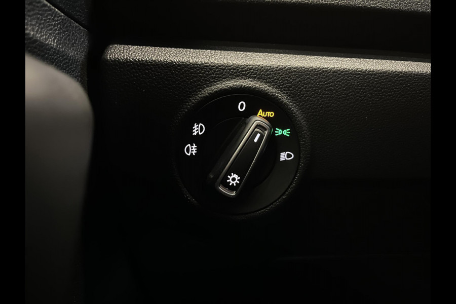 Volkswagen T-Roc 1.5 TSI 150pk DSG R-line Panoramadak Trekhaak Navigatie Apple Carplay/Android Auto Camera Parkeersensoren Adaptive Cruise Control Elektrische achterklep Getinte ramen Climate Control