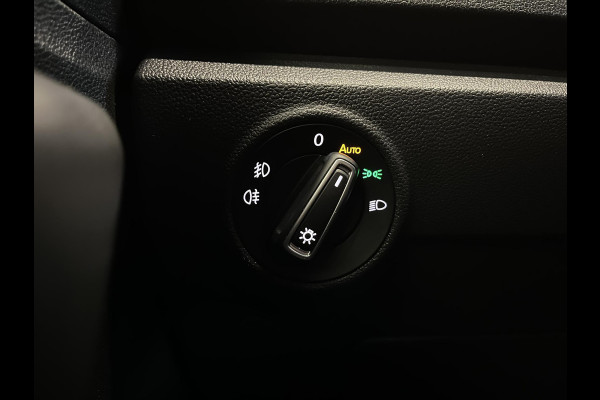 Volkswagen T-Roc 1.5 TSI 150pk DSG R-line Panoramadak Trekhaak Navigatie Apple Carplay/Android Auto Camera Parkeersensoren Adaptive Cruise Control Elektrische achterklep Getinte ramen Climate Control