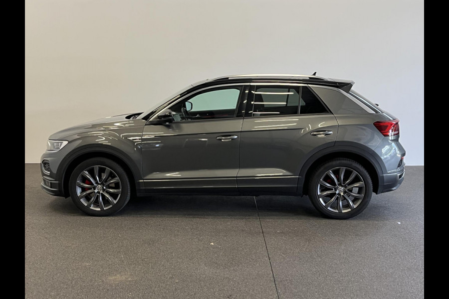 Volkswagen T-Roc 1.5 TSI 150pk DSG R-line Panoramadak Trekhaak Navigatie Apple Carplay/Android Auto Camera Parkeersensoren Adaptive Cruise Control Elektrische achterklep Getinte ramen Climate Control