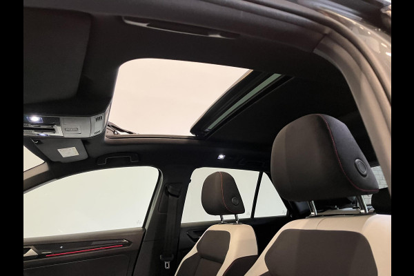 Volkswagen T-Roc 1.5 TSI 150pk DSG R-line Panoramadak Trekhaak Navigatie Apple Carplay/Android Auto Camera Parkeersensoren Adaptive Cruise Control Elektrische achterklep Getinte ramen Climate Control