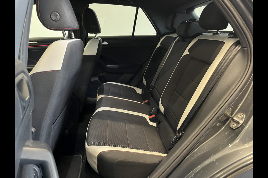 Volkswagen T-Roc 1.5 TSI 150pk DSG R-line Panoramadak Trekhaak Navigatie Apple Carplay/Android Auto Camera Parkeersensoren Adaptive Cruise Control Elektrische achterklep Getinte ramen Climate Control