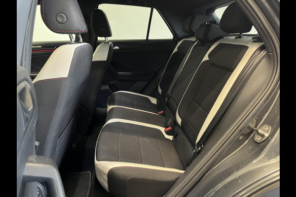 Volkswagen T-Roc 1.5 TSI 150pk DSG R-line Panoramadak Trekhaak Navigatie Apple Carplay/Android Auto Camera Parkeersensoren Adaptive Cruise Control Elektrische achterklep Getinte ramen Climate Control