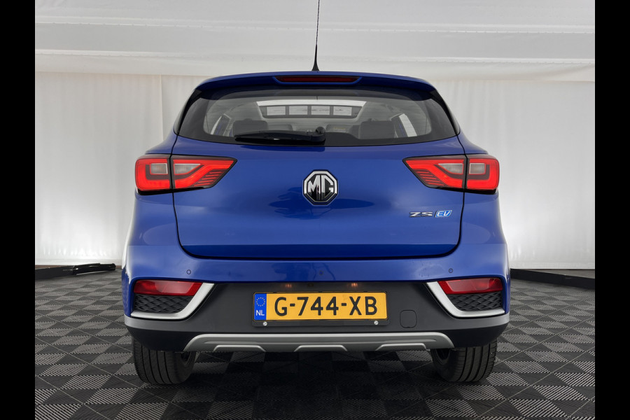 MG Mg Zs EV Luxury 45 kWh (INCL-BTW) *PANO | FULL-LEATHER | CCS-FASTLOADER | KEYLESS | NAVI-FULLMAP | ADAPTIVE-CRUISE | CAMERA | HEATED-SPORT-SEATS | CARPLAY | BLINDSPOT | DAB | LANE-ASSIST | 17"ALU*