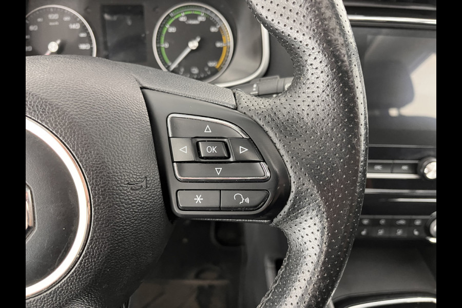 MG Mg Zs EV Luxury 45 kWh (INCL-BTW) *PANO | FULL-LEATHER | CCS-FASTLOADER | KEYLESS | NAVI-FULLMAP | ADAPTIVE-CRUISE | CAMERA | HEATED-SPORT-SEATS | CARPLAY | BLINDSPOT | DAB | LANE-ASSIST | 17"ALU*
