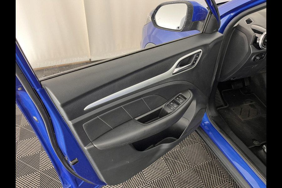 MG Mg Zs EV Luxury 45 kWh (INCL-BTW) *PANO | FULL-LEATHER | CCS-FASTLOADER | KEYLESS | NAVI-FULLMAP | ADAPTIVE-CRUISE | CAMERA | HEATED-SPORT-SEATS | CARPLAY | BLINDSPOT | DAB | LANE-ASSIST | 17"ALU*