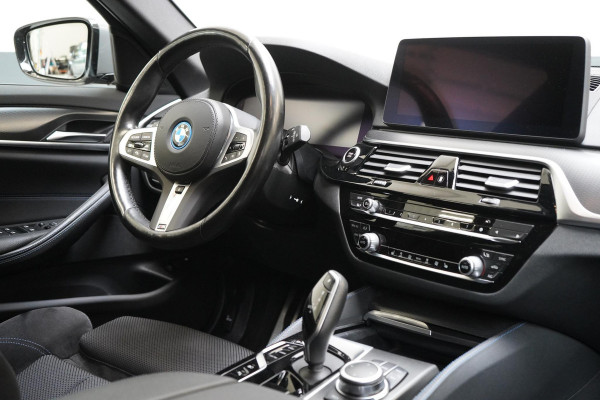 BMW 5 Serie Touring 530e Business Edition Plus | Trekhaak | Sportstoelen | Navigatie | Achteruitrijcamera