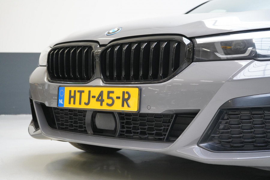 BMW 5 Serie Touring 530e Business Edition Plus | Trekhaak | Sportstoelen | Navigatie | Achteruitrijcamera