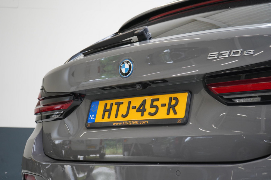 BMW 5 Serie Touring 530e Business Edition Plus | Trekhaak | Sportstoelen | Navigatie | Achteruitrijcamera
