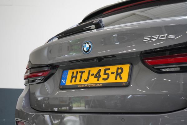 BMW 5 Serie Touring 530e Business Edition Plus | Trekhaak | Sportstoelen | Navigatie | Achteruitrijcamera