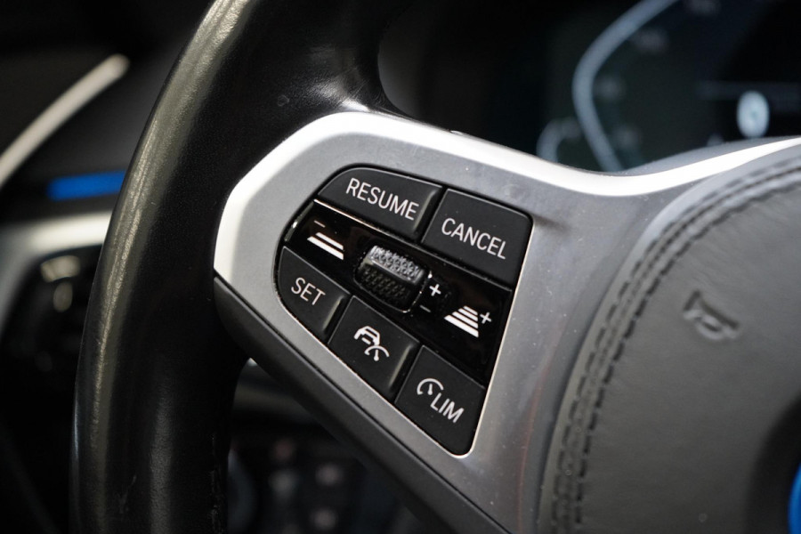 BMW 5 Serie Touring 530e Business Edition Plus | Trekhaak | Sportstoelen | Navigatie | Achteruitrijcamera