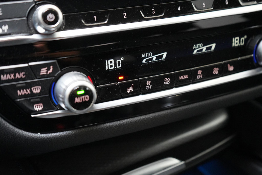 BMW 5 Serie Touring 530e Business Edition Plus | Trekhaak | Sportstoelen | Navigatie | Achteruitrijcamera