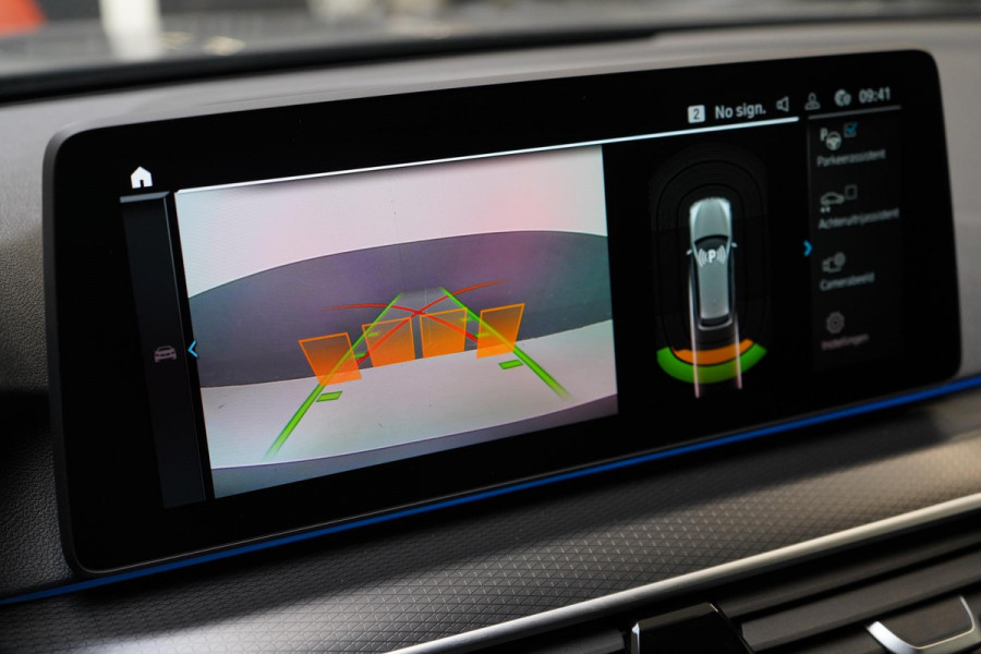 BMW 5 Serie Touring 530e Business Edition Plus | Trekhaak | Sportstoelen | Navigatie | Achteruitrijcamera