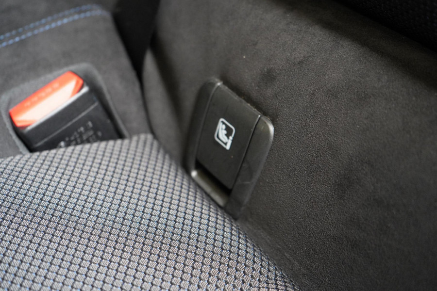 BMW 5 Serie Touring 530e Business Edition Plus | Trekhaak | Sportstoelen | Navigatie | Achteruitrijcamera