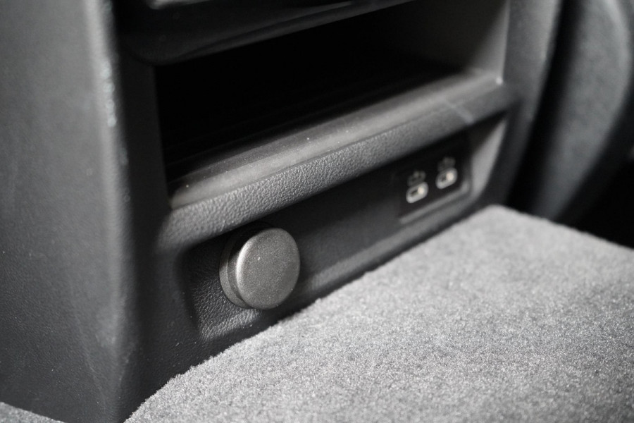 BMW 5 Serie Touring 530e Business Edition Plus | Trekhaak | Sportstoelen | Navigatie | Achteruitrijcamera
