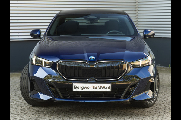 BMW 5 Serie 530e M-Sport Pro - Pano - ACC - Harman Kardon - Head-up - Iconic Glow Exterieur