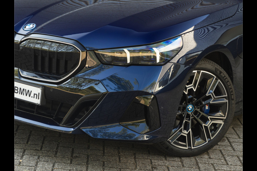 BMW 5 Serie 530e M-Sport Pro - Pano - ACC - Harman Kardon - Head-up - Iconic Glow Exterieur