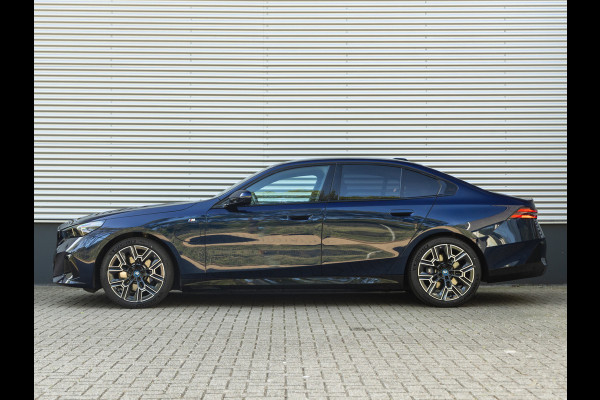 BMW 5 Serie 530e M-Sport Pro - Pano - ACC - Harman Kardon - Head-up - Iconic Glow Exterieur