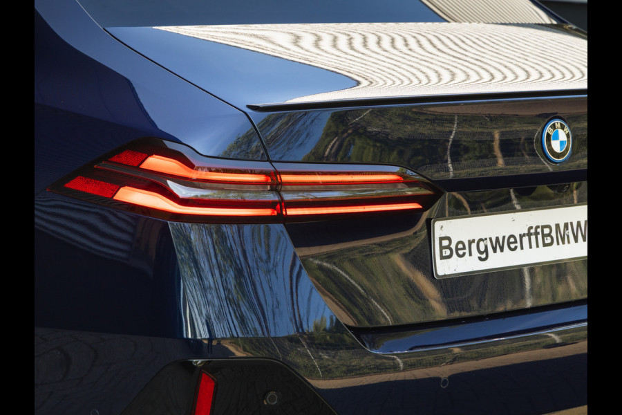 BMW 5 Serie 530e M-Sport Pro - Pano - ACC - Harman Kardon - Head-up - Iconic Glow Exterieur
