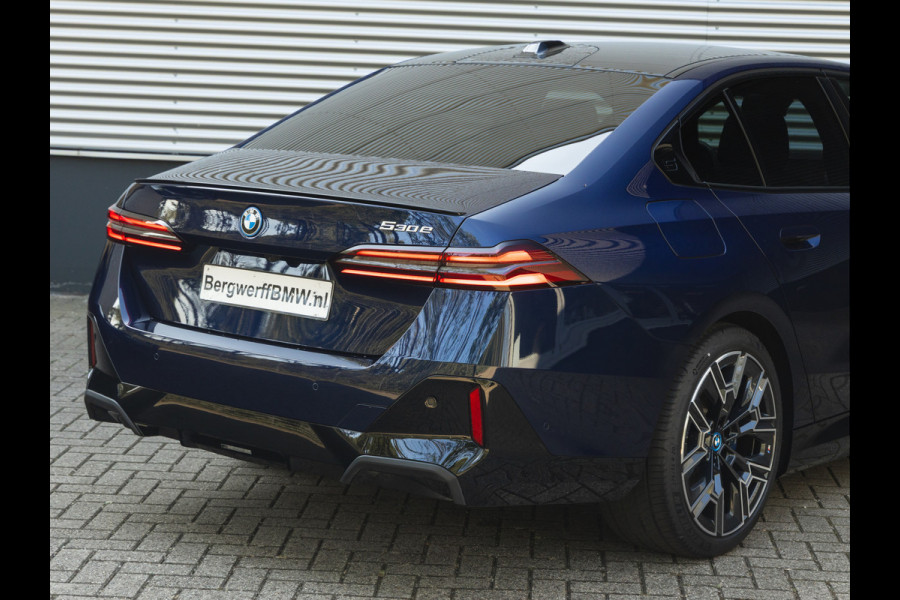 BMW 5 Serie 530e M-Sport Pro - Pano - ACC - Harman Kardon - Head-up - Iconic Glow Exterieur